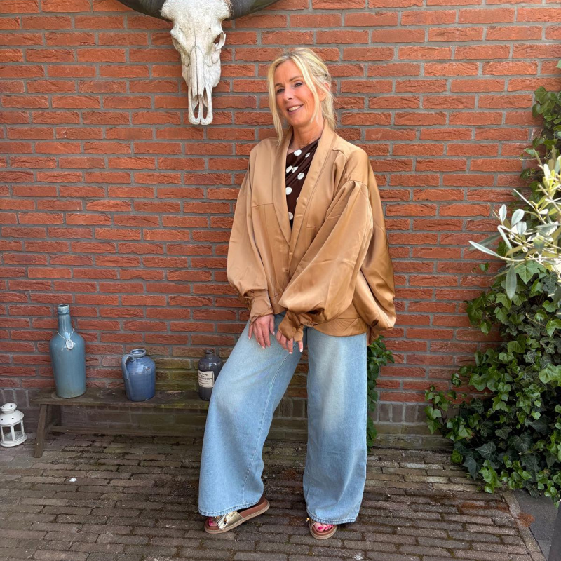 Monica jas bruin